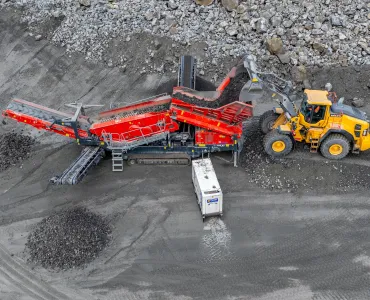 The new electric-powered Finlay 883+ heavy-duty scalping screen