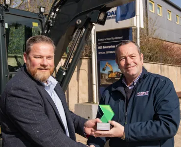 L-R: Anthony Hogben, HCEE regional sales manager for the UK and Eire, presenting the award to HES managing director Andrew Shaw