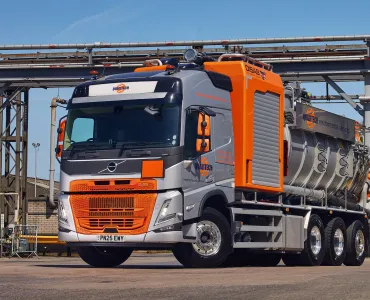 Qualitech Environmental Services have taken delivery of two new Volvo FM Globetrotter 8x4 Tridem rigids, equipped with ADR-certified Disab vacuum tanker bodies 