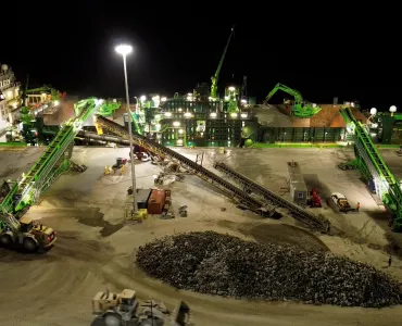 Telestack have supplied two AP 1500 D3 wheel-mounted apron feeders and two TB 52 track-mounted radial telescopic boom conveyors for high-rate loading of DEME’s specialized rock armour installation vessels