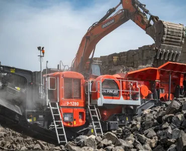 The new Finlay J-1280 mobile jaw crusher bridges the gap between the J-1175 unit and the larger J-1480