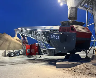 Mibau Stema UK’s new Telestack TS52 radial telescopic stockpiling conveyor