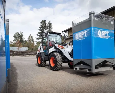 Bobcat L95 compact wheel loader