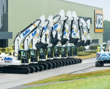 Collins Earthworks’ new JCB machines stand out in their white and blue livery and will be deployed on major earthmoving and infrastructure projects across the UK