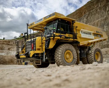 Longcliffe Quarries’ Komatsu HD605-8 haul truck 