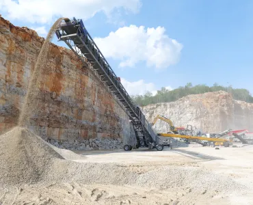The new ProStack TW 36-150 radial telescopic conveyor in operation