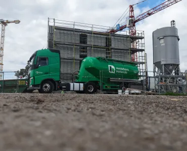 Heidelberg Materials, recognized for their expertise in 3D concrete printing and the decarbonization of the built environment, are supplying high-tech materials with significantly reduced CO2 emissions for DREIHAUS
