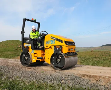 McFadyens put Scotland’s first JCB CT380-130 tandem roller to work