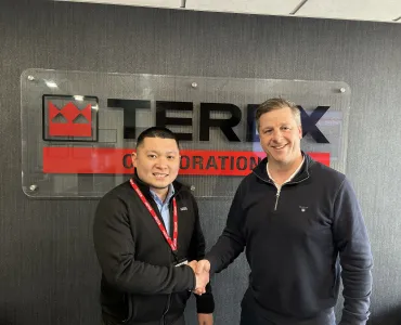L–R: Masashi Nakamura, general manager at Kurimoto and Neil McIlwaine, business line director for MAGNA