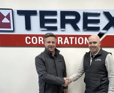 L-R: MAGNA’s Neil McIlwaine and RTL Equipment’s Colm McGuckian, pictured during a recent visit to a Terex facility in Northern Ireland