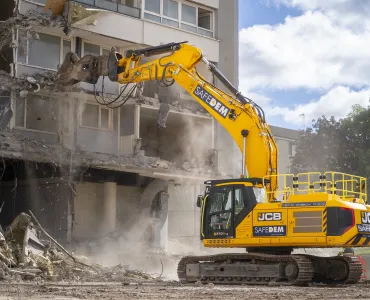 SAFEDEM  One of the UK’s leading demolition and dismantling contractors has invested in a new JCB 370X tracked excavator.