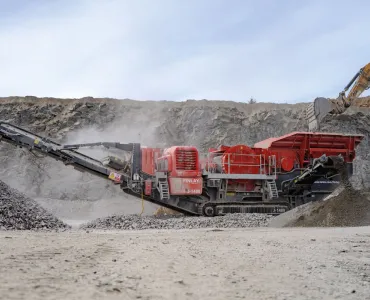 Breedon’s new Finlay J-1480 jaw crusher, supplied by Molson Finlay, in action at Daviot Quarry