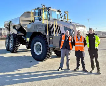 Idromac toured Rokbak’s Motherwell factory as the heavy equipment dealer gets ready to bring Rokbak articulated haulers to customers throughout Italy