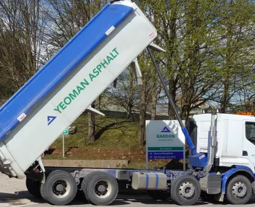 Yeoman Asphalt tipper fitted with Edbro CX14 cylinders