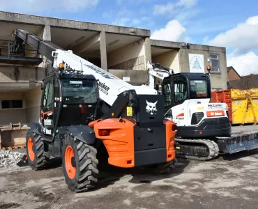 Bobcat high-lift telehandler and mini-excavator