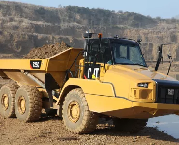 Cat 725C articulated dumptruck