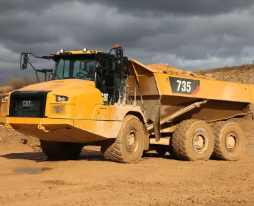 Cat 735 articulated dumptruck