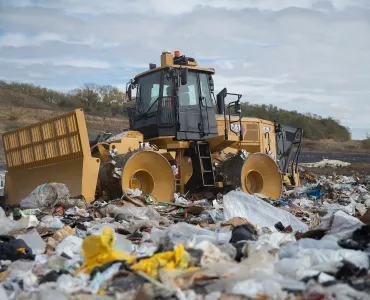 Cat 816 landfill compactor