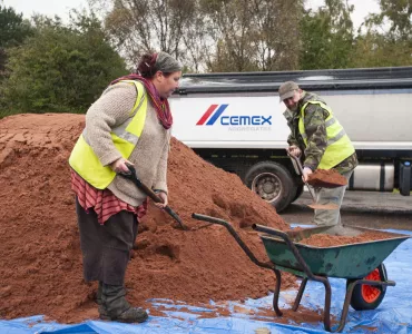 CEMEX donate sand to protect model town
