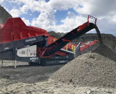 Collier future proof their equipment fleet with new Sandvik QE442e hybrid scalper 