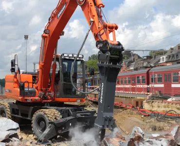 Doosan DXB100H hydraulic breaker