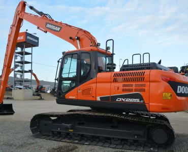 Doosan DX225SLR-5 excavator