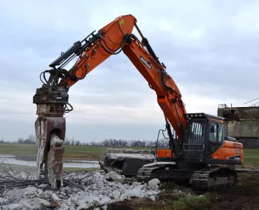 Doosan DX255LC-5 excavator