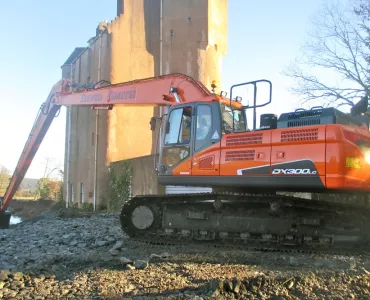 Doosan DX300SLR-5 excavator