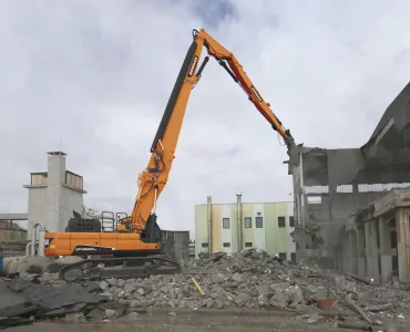 Doosan DX530DM high-reach demolition excavator