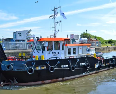 Felix navtug barge