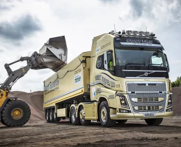 Gold Volvo FH16 750 truck