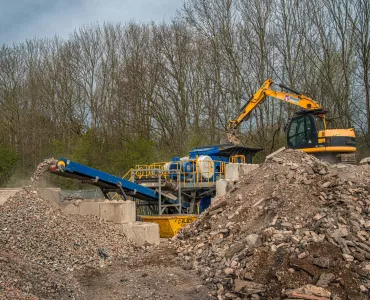 GE Recycled Aggregates’ Omega J1065S static jaw crusher in operation 