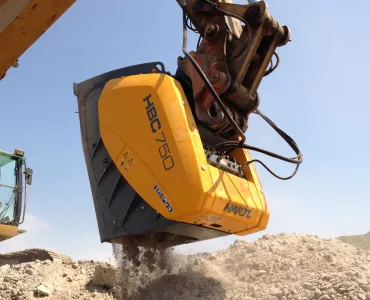 Hartl crusher bucket