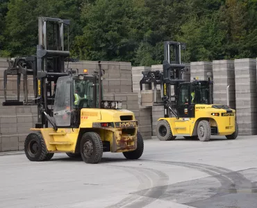 Hyster H8FT and H8XM6 lift trucks