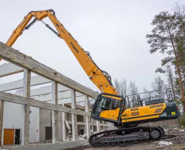 Hyundai HX520L high-reach excavator