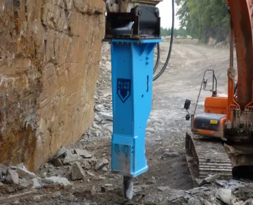 Montabert XL2600 Blue Line hydraulic breaker