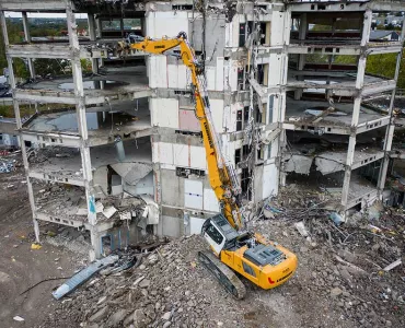 Liebherr R 940 demolition-spec excavator