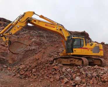 Liebherr R 945 crawler excavator