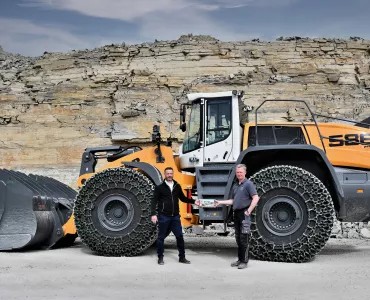 Liebherr L 586 XPower wheel loader