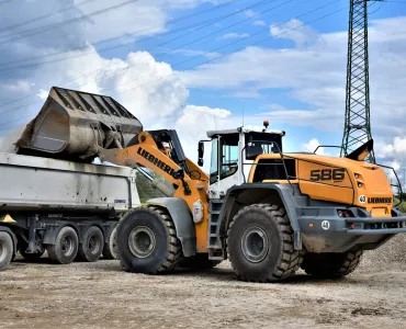 Liebherr L 586 XPower loading shovel 