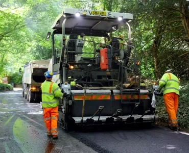 Low-carbon asphalt