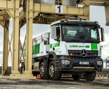 Mercedes-Benz Arcos 8x4 tipper