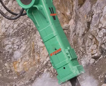 Montabert hydraulic breaker