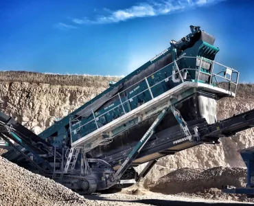 Powerscreen Chieftain 2200 triple-deck screen