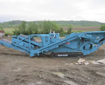 Powerscreen XH320SR mobile impact crusher