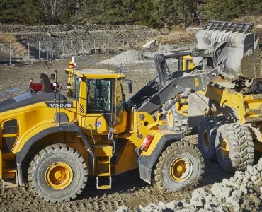 5G powered remote-controlled wheel loader