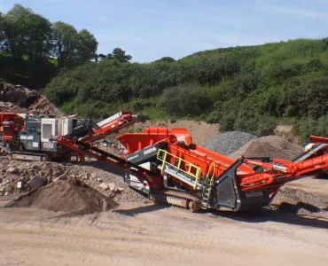 Sandvik QE342 mobile scalper