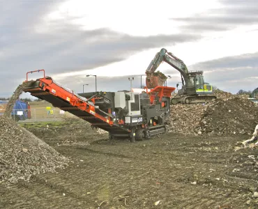 Sandvik QJ341 tracked jaw crusher