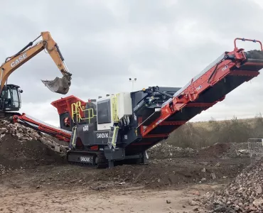 Brewster Bros’ new Sandvik QJ341 tracked jaw crusher in operation