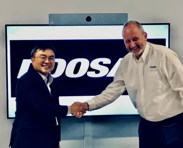 L-R: Charlie Park, CEO of Doosan Infracore Europe, and Carl Leijonhielm, CEO of INTRAC